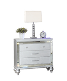 Queen 5 Piece LED Bedroom set made with wood in Silver Color